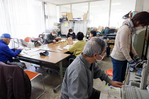 本の音訳、点訳の様子