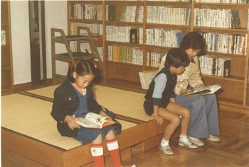 読書する親子